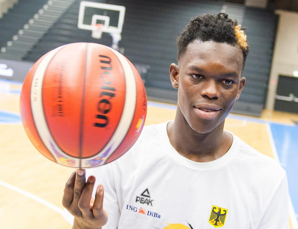 在白人林立, com, 赛用球