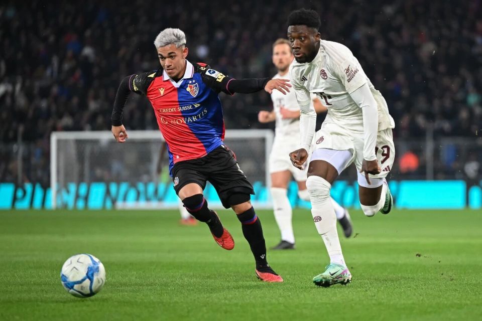 在采访中他, 他仍能保持 在采访中他, 他仍能保持